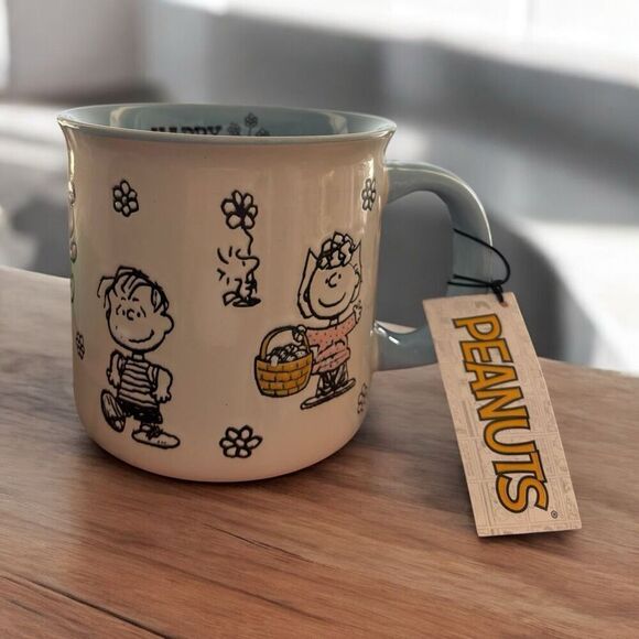 Peanuts Gang and Snoopy 'HAPPY EASTER'  Easter Egg Mug - NWT - Picture 1 of 6